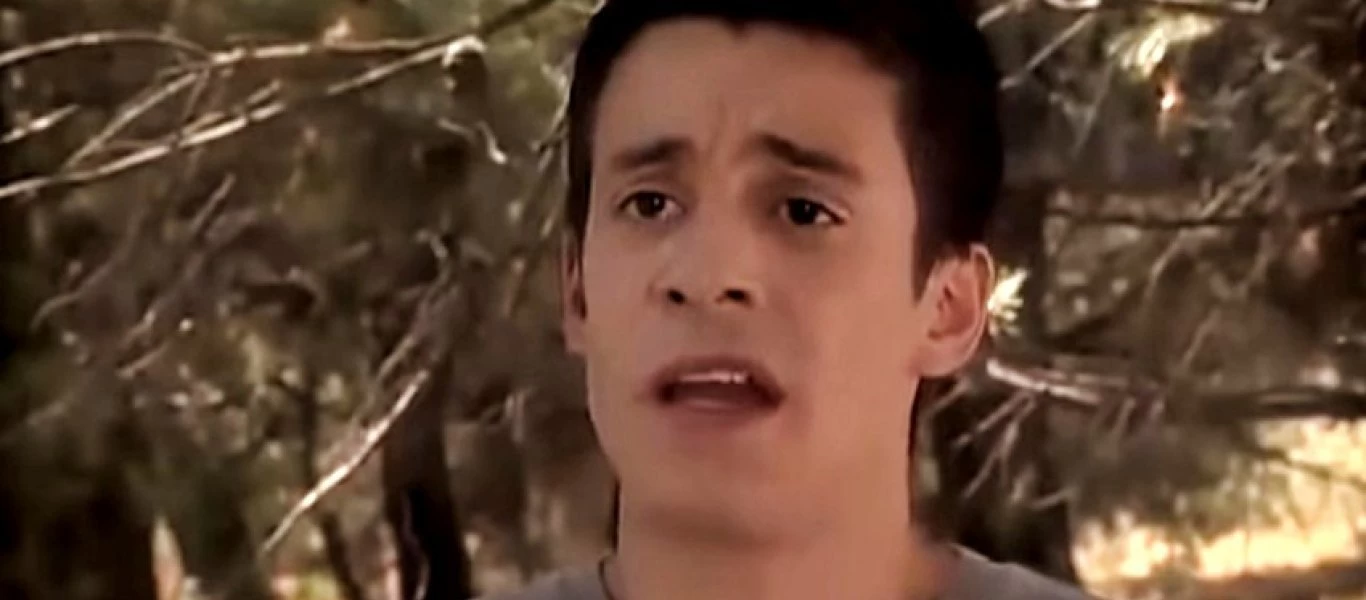 Ο Διονυσάκης… έβαψε μαλλί και ξανάνιωσε – Έτσι θα τον δούμε στο νέο «Καφέ της Χαράς» (φωτο)